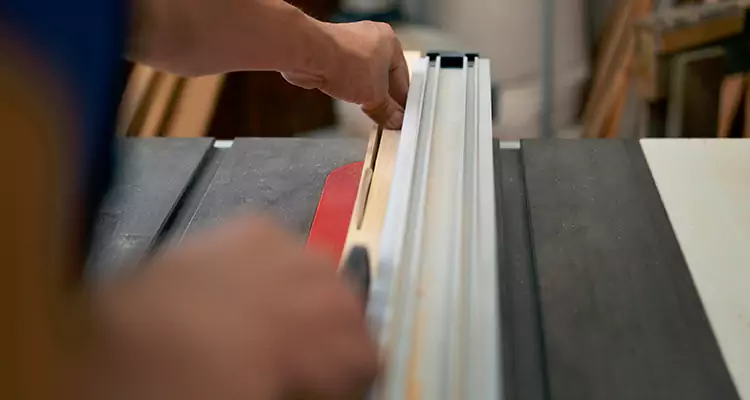 Bifold Door Seal Repair in Lakeside, FL