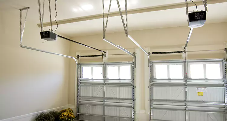 Residential Emergency Garage Door Repair in Lakeside, FL