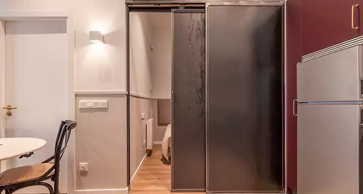 We Fix Closet Sliding Door in Lakeside, FL 