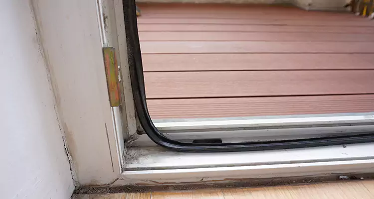 Why Choose Us for Leaking Sliding Glass Door Repair in Lakeside, FL?