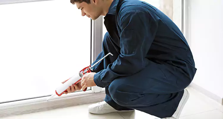 Window Glass Caulk Repair in Lakeside, FL