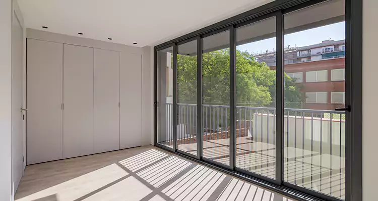 Fix Sliding Screen Door Track in Lakeside, FL